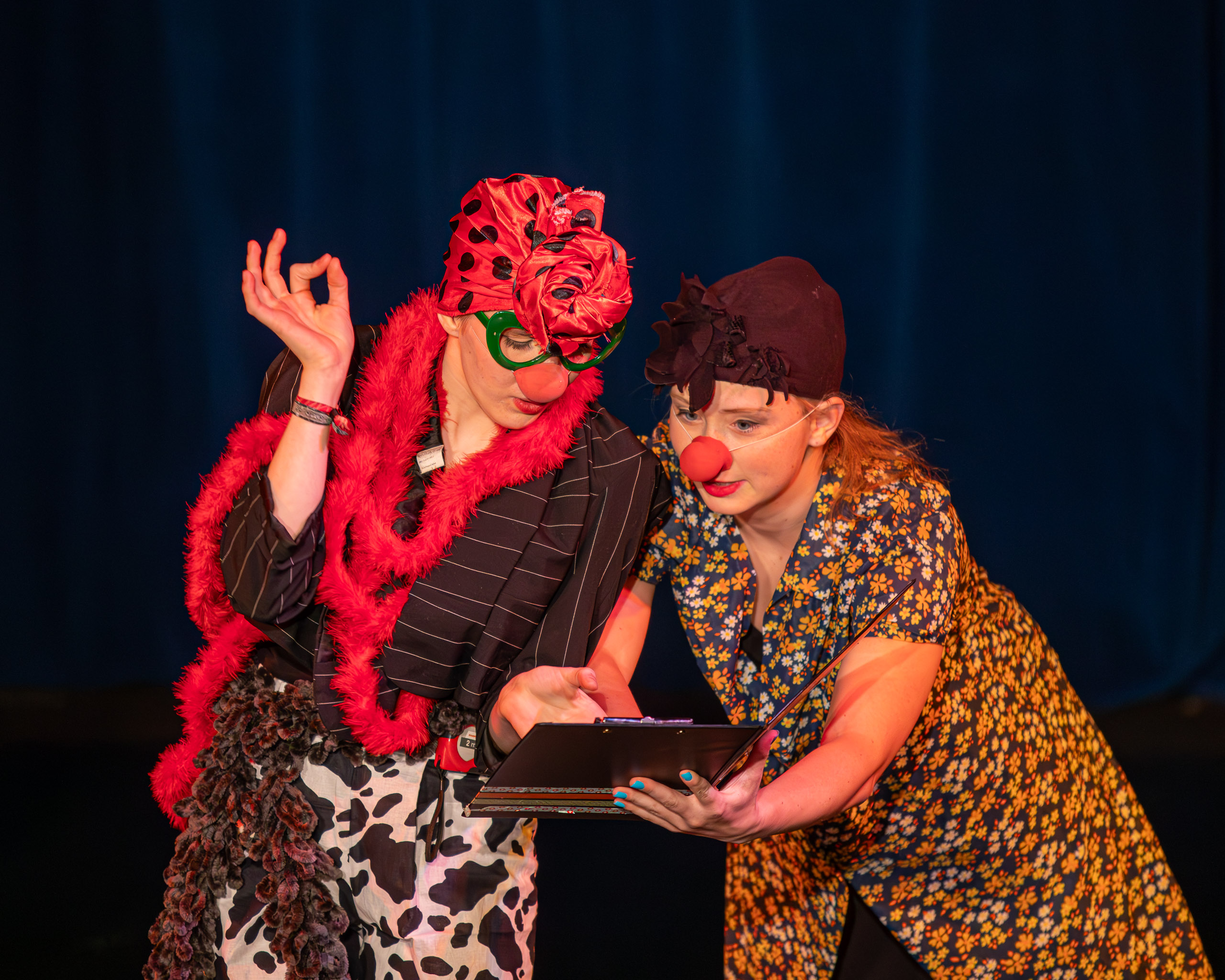 Zirkus-Ensemble: "Ist das Kunst oder kann das weg?" 2. Hälfte